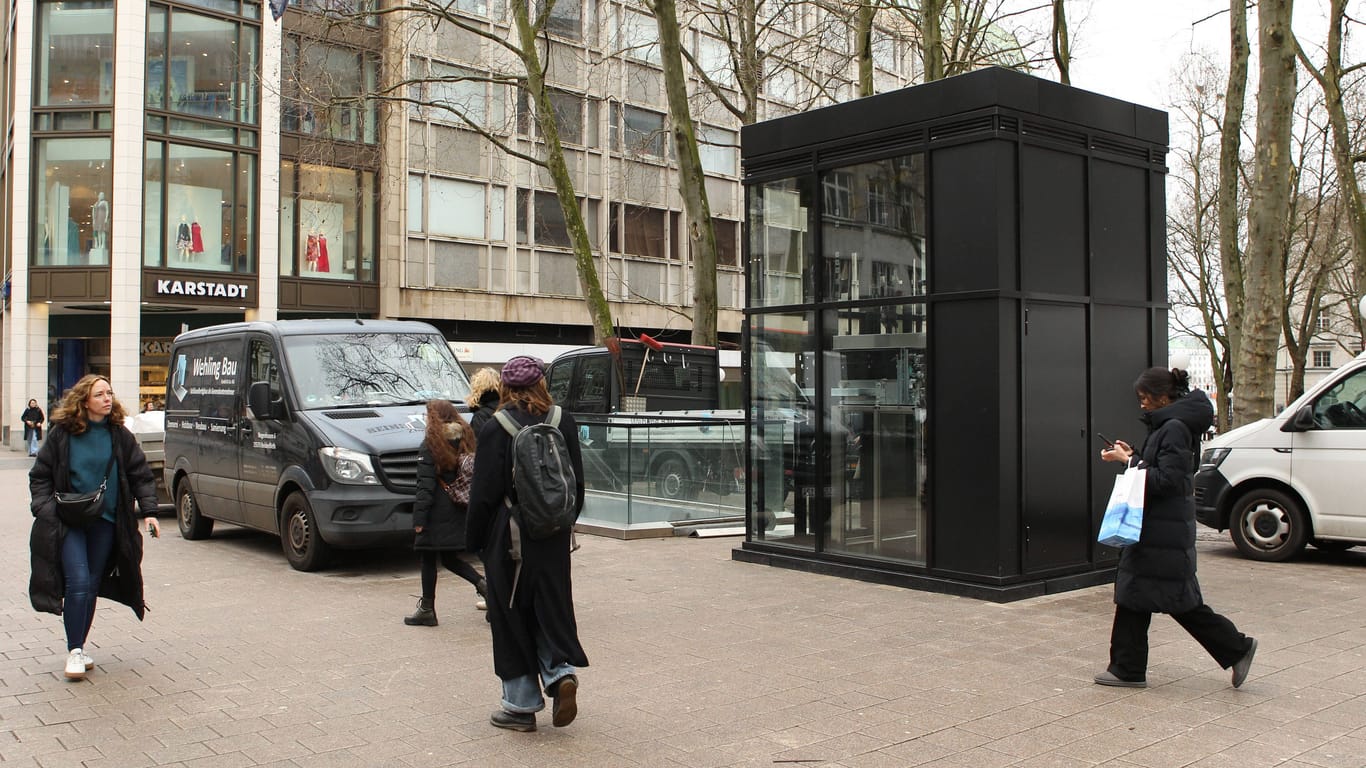 Die öffentliche Toilettenanlage am Gerhart-Hauptmann-Platz (Archivbild): Wegen technischen Problemen ist sie bis auf Weiteres geschlossen.