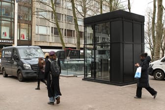 Die öffentliche Toilettenanlage am Gerhart-Hauptmann-Platz (Archivbild): Wegen technischen Problemen ist sie bis auf Weiteres geschlossen.
