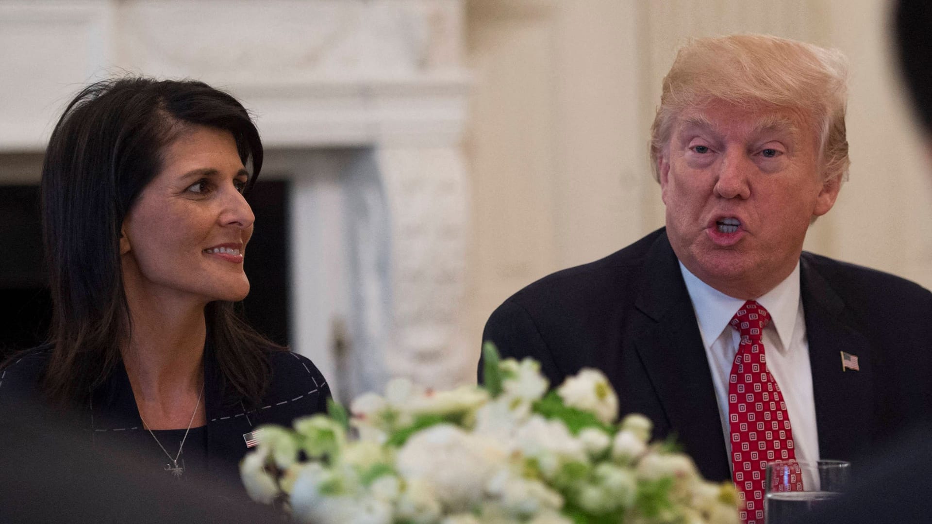 Nikki Haley und Donald Trump (Archivbild): Der ehemalige US-Präsident bezeichnete Haley unter anderem als "Vogelhirn".