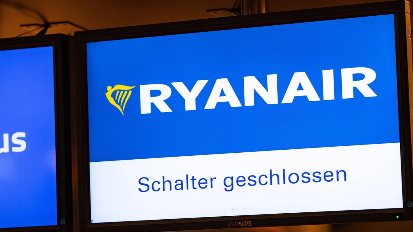 Ryanair Schalter (Symbolbild): Die italienische Kartellbehörde, wird sich in wenigen Tagen mit Ryanair zusammensetzen.