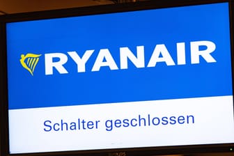 Ryanair Schalter (Symbolbild): Die italienische Kartellbehörde, wird sich in wenigen Tagen mit Ryanair zusammensetzen.