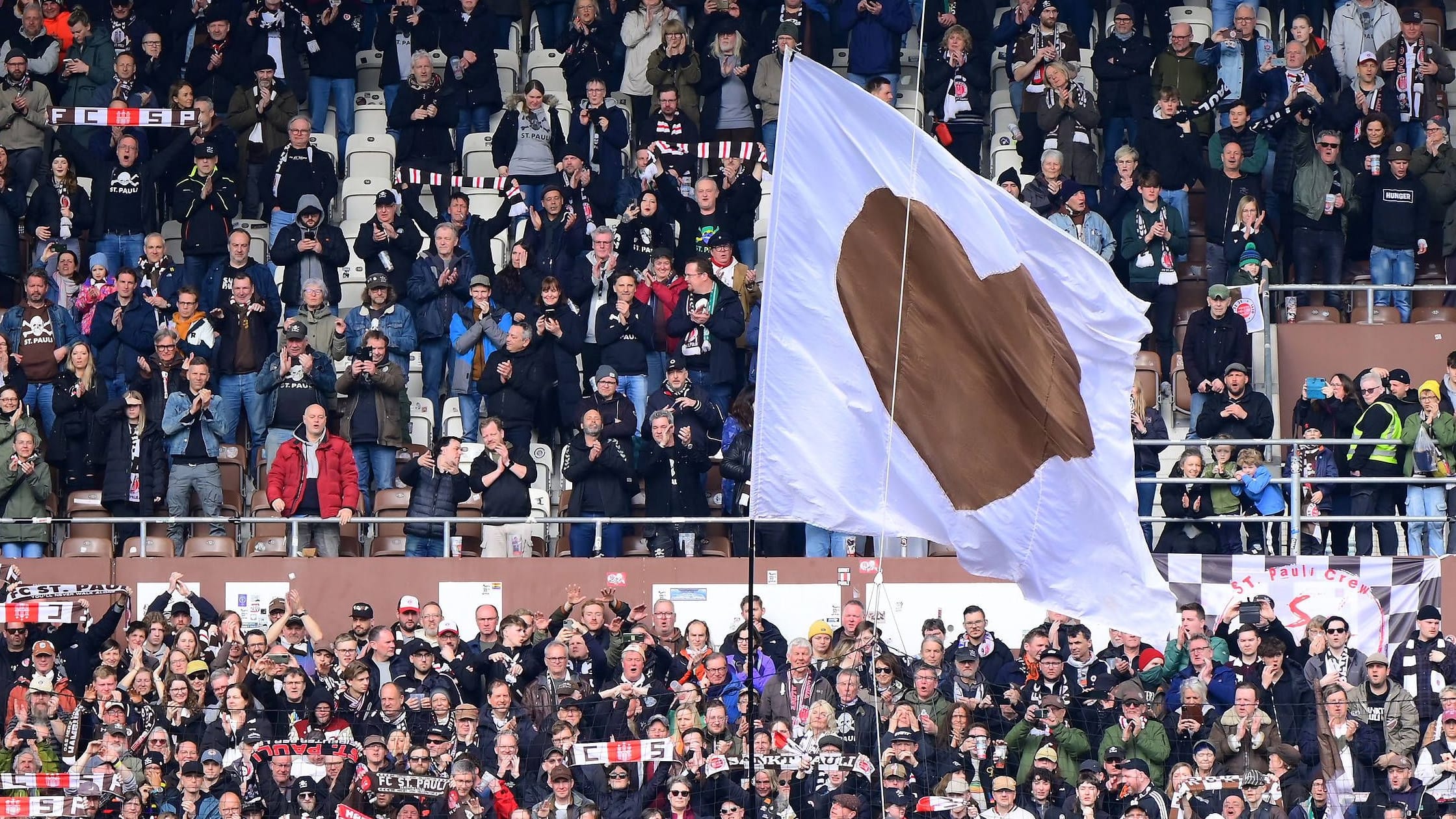 St. Pauli reist rond de Fan – Zusammenbruch voor KSC-Spiel
