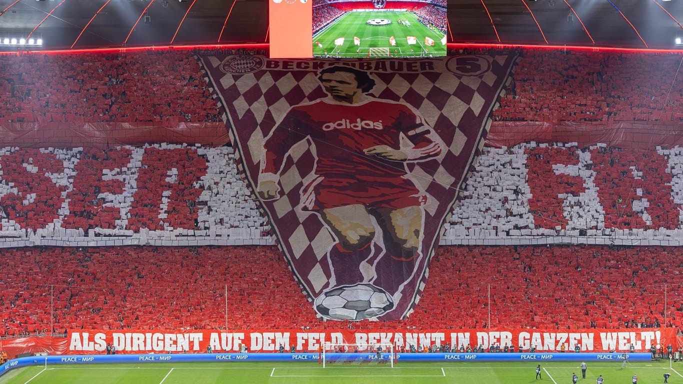 Beeindruckende Choreographie: Die Fans des FC Bayern ehrten Franz Beckenbauer vor dem Hinspiel im Champions-League-Halbfinale.