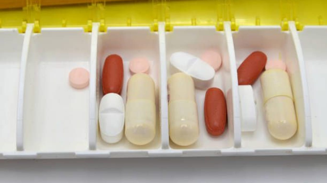 Überblick behalten: Eine Dosette hilft dabei, verschiedene Medikamente korrekt einzusortieren.