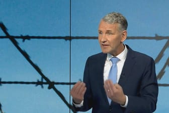 Björn Höcke: Weil er die SA-Losung "Alles für Deutschland" gebrauchte, steht er ab Donnerstag in Halle vor Gericht.
