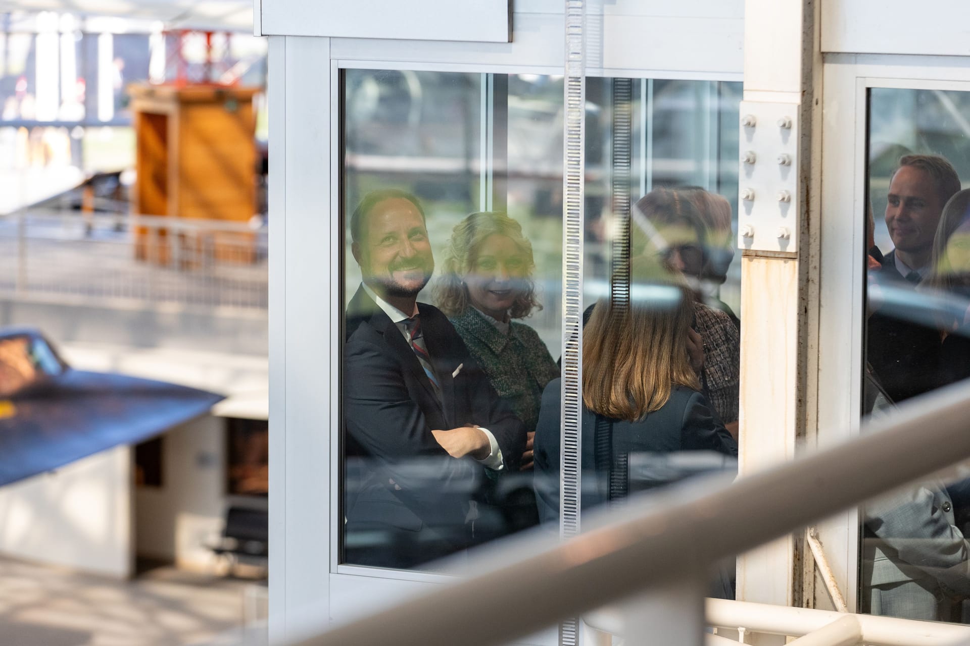 Haakon von Norwegen saß im Aufzug fest.