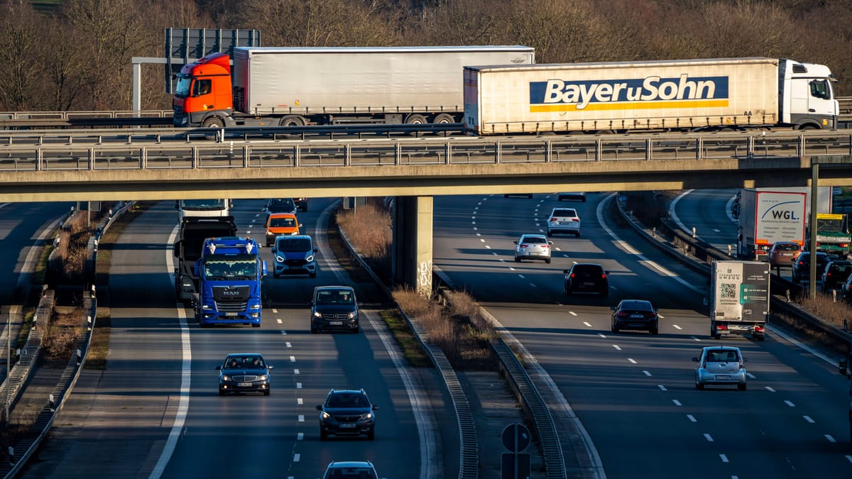Dortmund: Jugendliche sollen Gegenstand von Autobahnbrücke geworfen haben