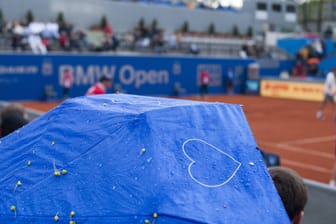 Regen bei den BMW Open (Archivbild): Der Start des Turniers wurde zunächst verschoben.