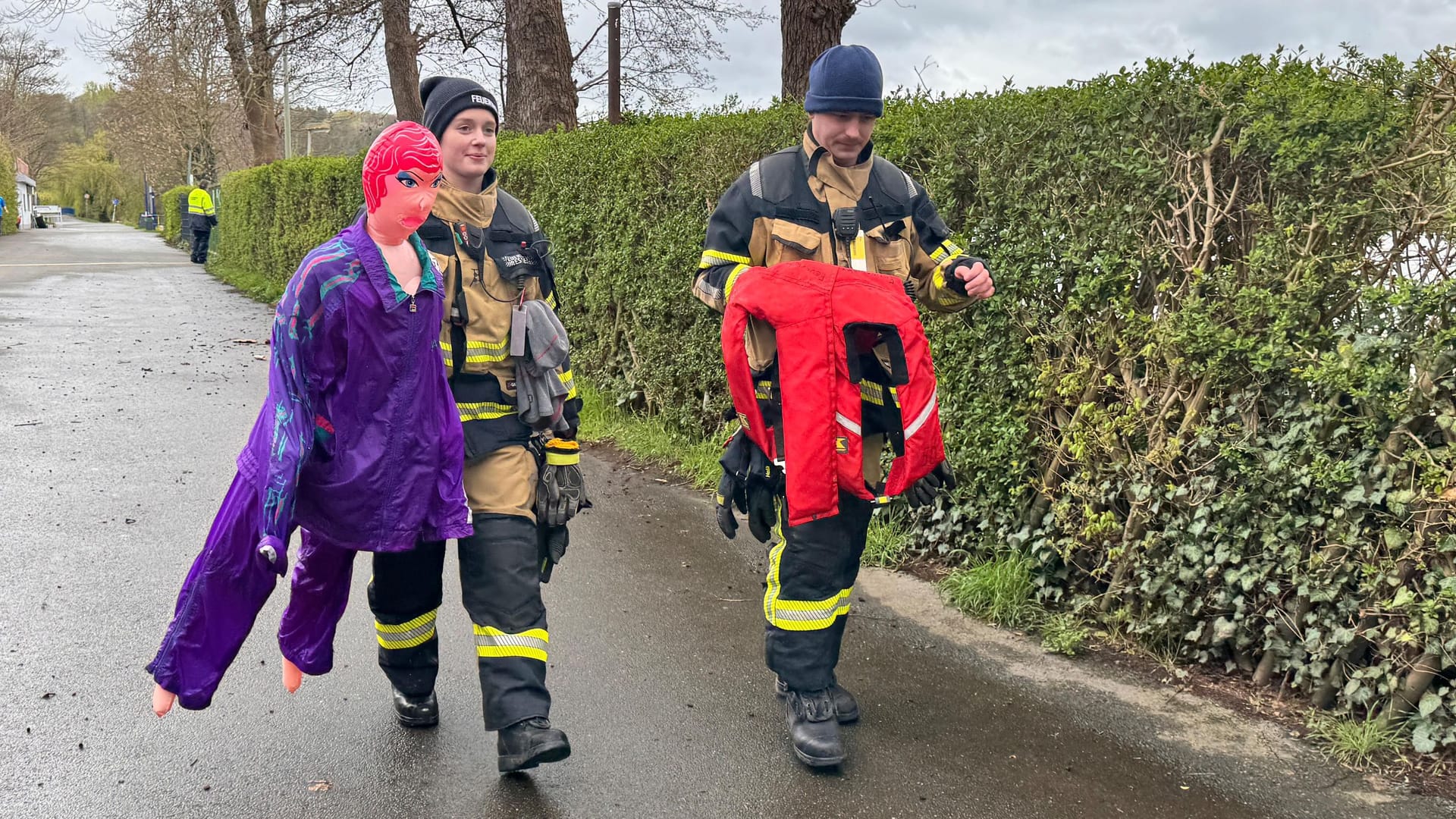 Großeinsatz der Feuerwehr in Essen: Person in der Ruhr war eine Sex Puppe