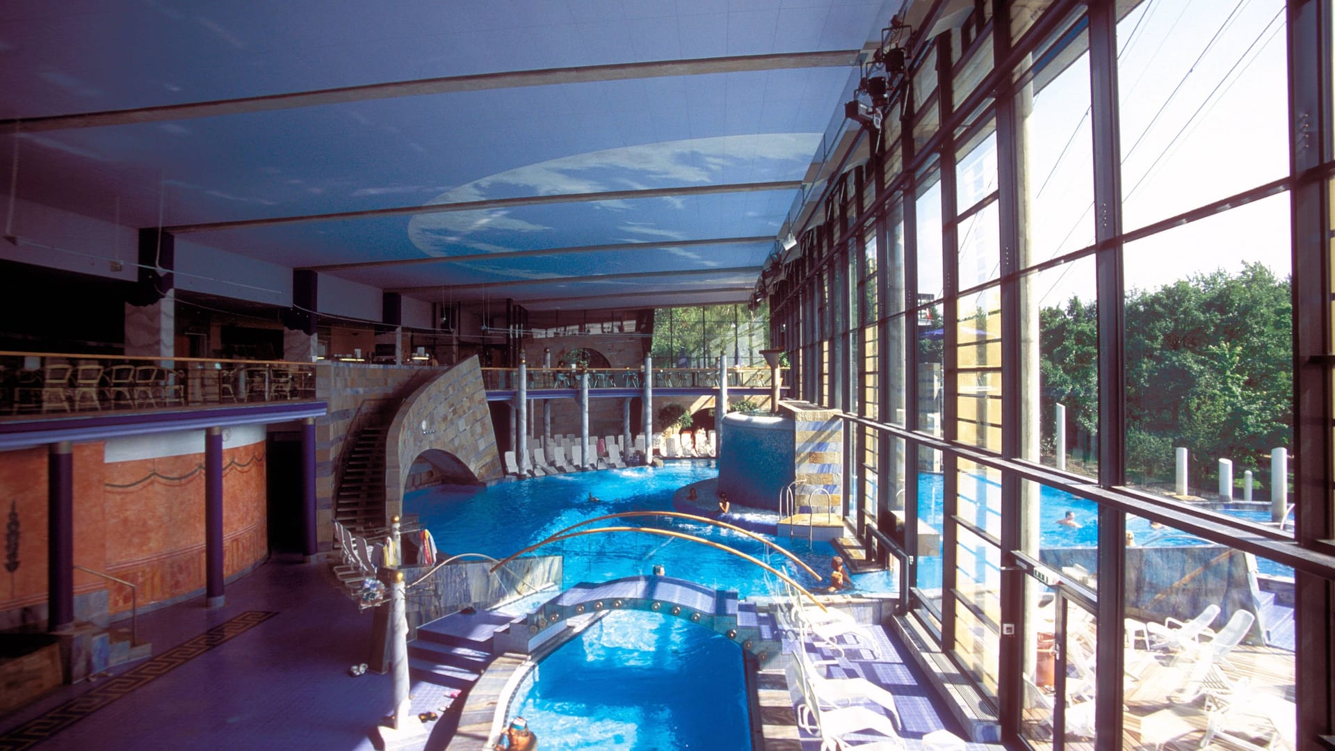 Die Claudius-Therme in Köln (Archivbild): Hier gibt es sowohl Schwimmbecken als auch Saunen.