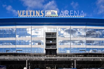 Veltins Arena: Der Verein prüft verschiedene Optionen.