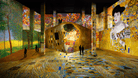 Bilder von Gustav Klimt sind an der Wand zu sehen: So soll die immersive Ausstellung einmal aussehen.