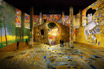 Bilder von Gustav Klimt sind an der Wand zu sehen: So soll die immersive Ausstellung einmal aussehen.