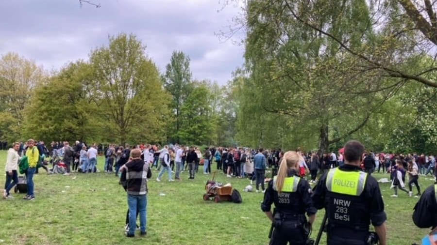 1. Mai am Cappenberger See: Die Stadt Lünen erinnert an die Regeln.