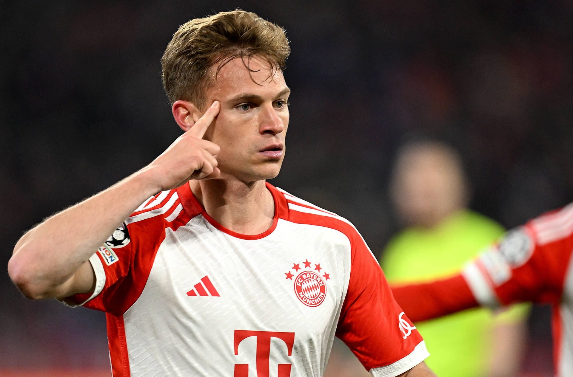 Joshua Kimmich: Bei Martinellis Halbchance mit leichten Problemen (21.). Klärte eine gefährliche Flanke (28.). Insgesamt mit gutem Stellungsspiel. Und viel Offensivdrang. Toller Ball auf Musiala (34.). Lieferte Goretzka die perfekte Flanke (47.). Traf dann mit viel Wucht und Wille per Kopf zum 1:0. Bester Mann auf dem Platz. Note 1