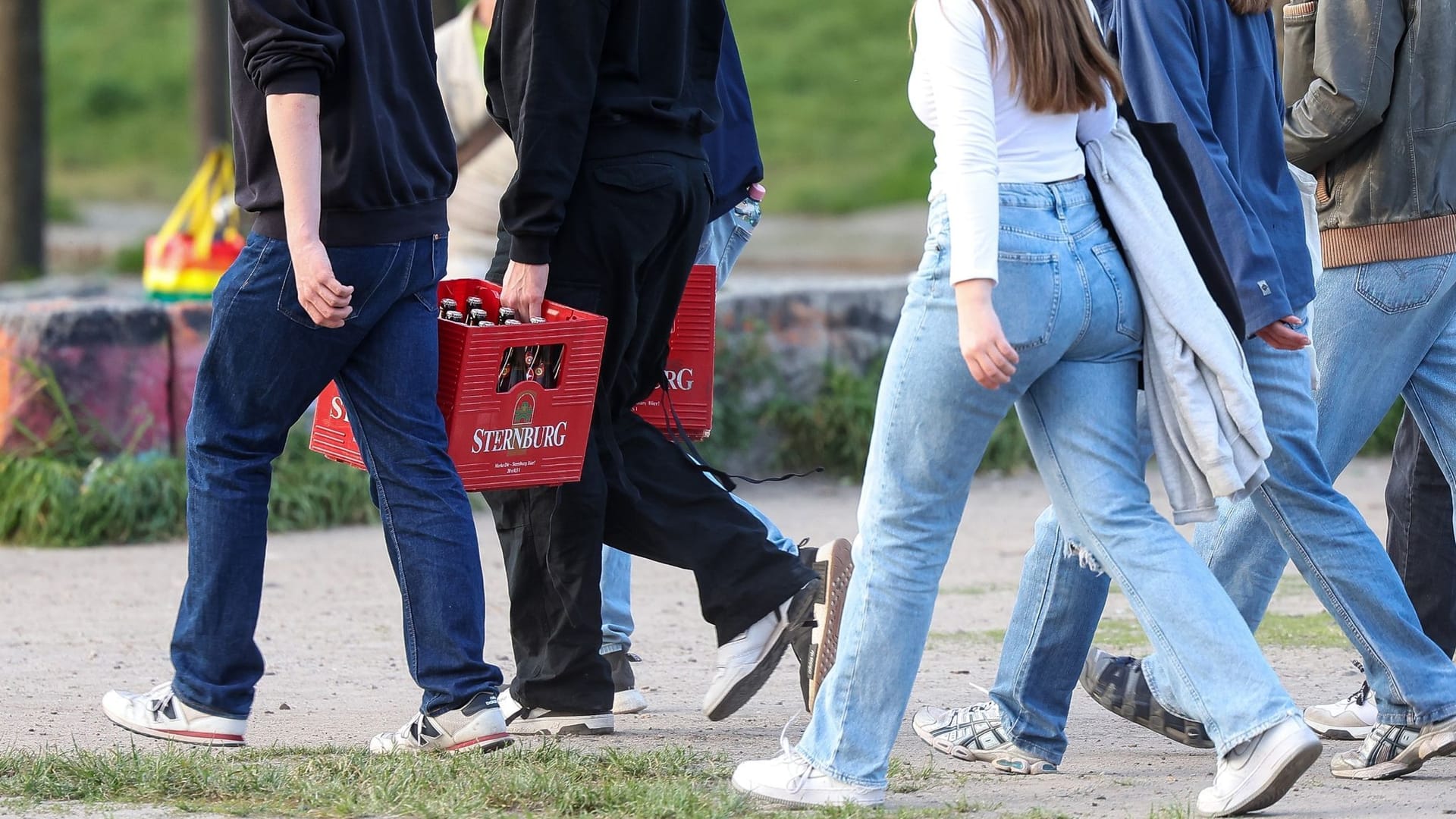 Jugendliche mit Alkohol