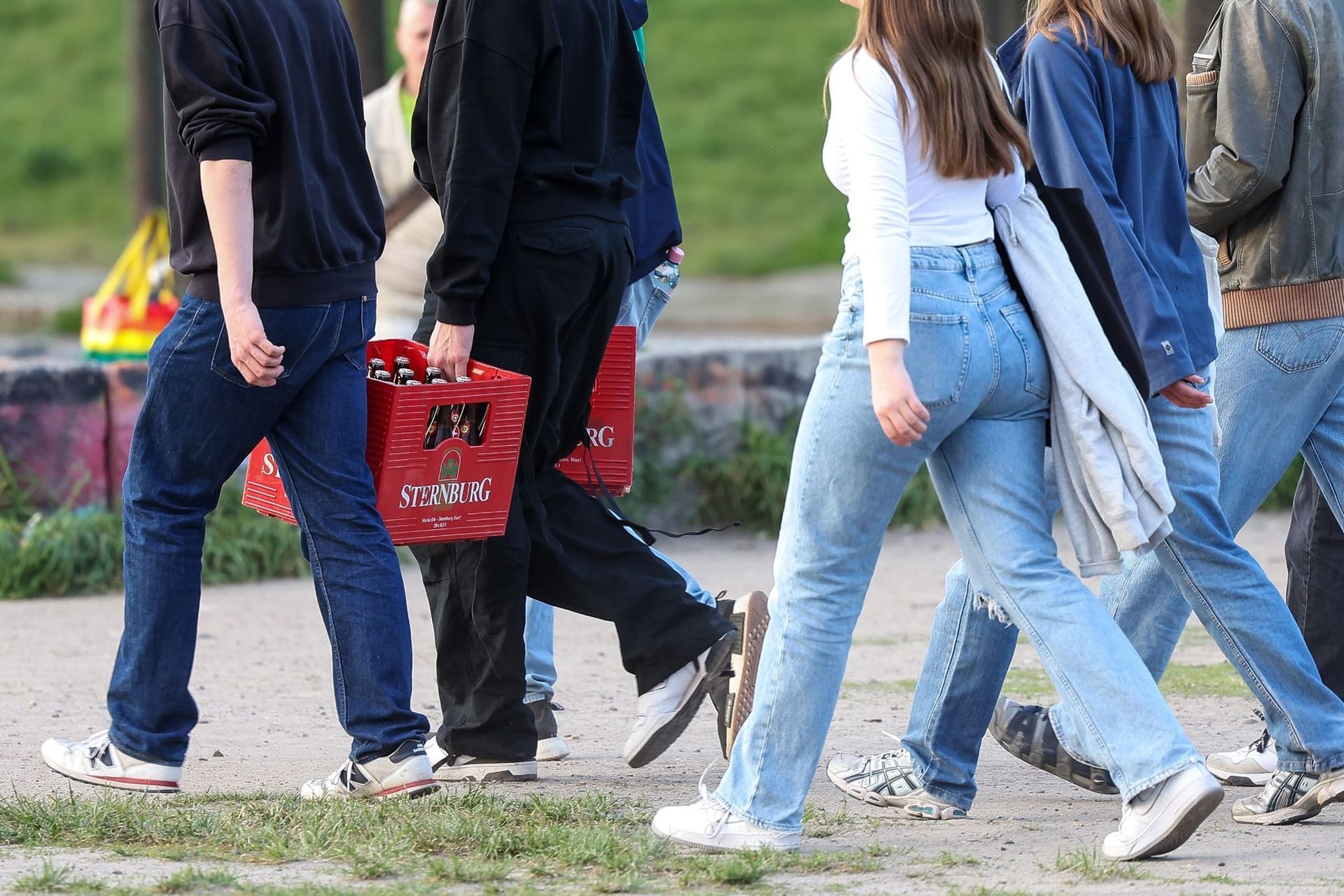 Jugendliche mit Alkohol