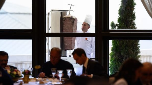 Auch beim offiziellen Mittagessen wurde Döner serviert – aber in einer für Berliner ungewöhnlichen Variante.