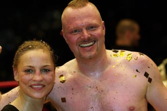 Regina Halmich und Stefan Raab: Die Boxerin und der Moderator standen schon zwei Mal gemeinsam im Ring.