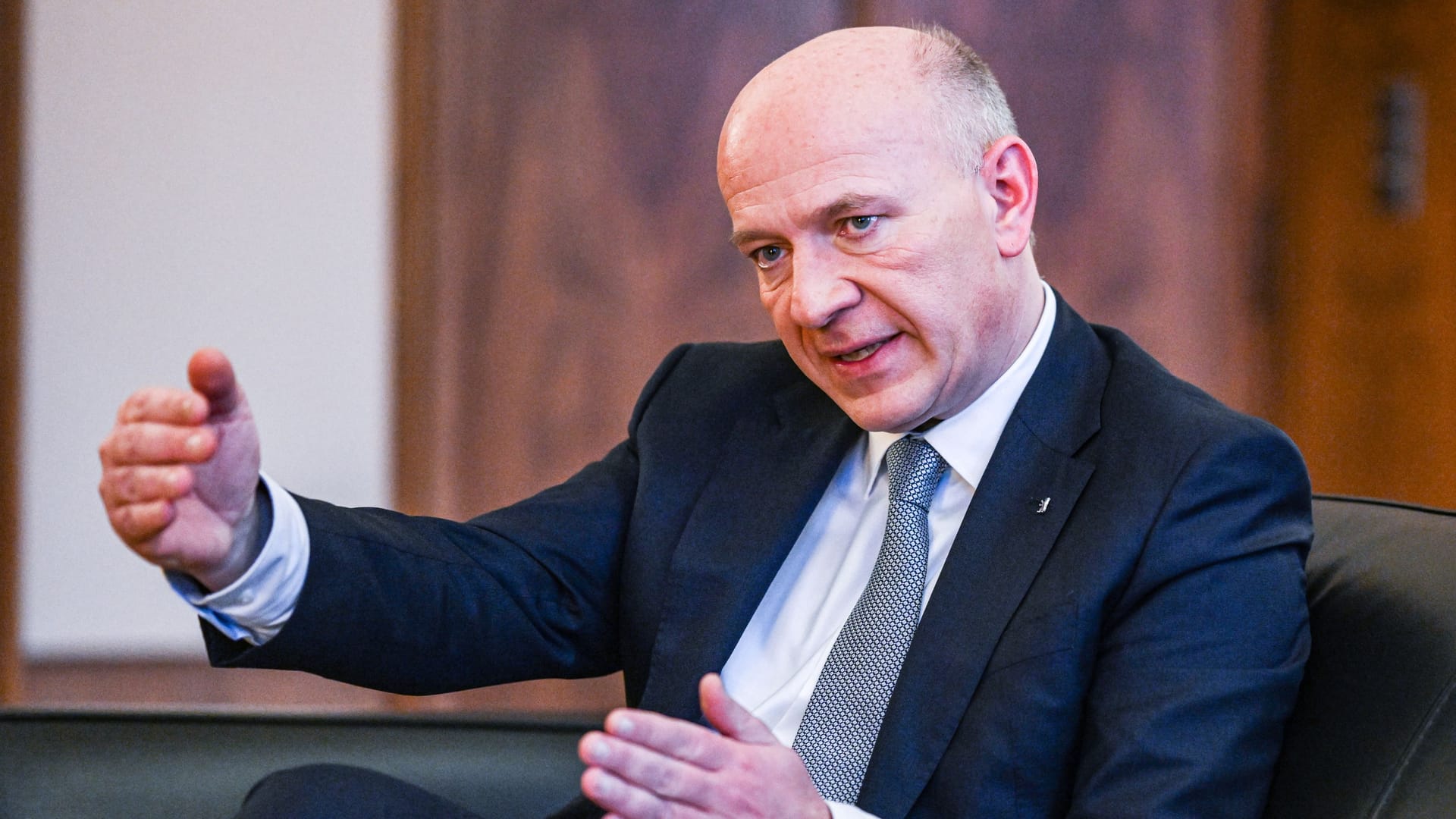 Berlins Regierender Bürgermeister Kai Wegner (CDU) im Roten Rathaus, fotografiert am 19.12.2023