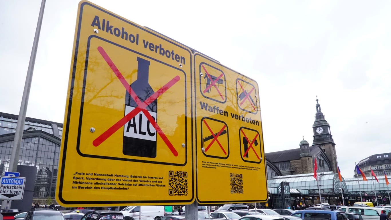 Auf dem Hachmannplatz und dem Heidi-Kabel-Platz gilt ab sofort ein Alkoholkonsumverbot.