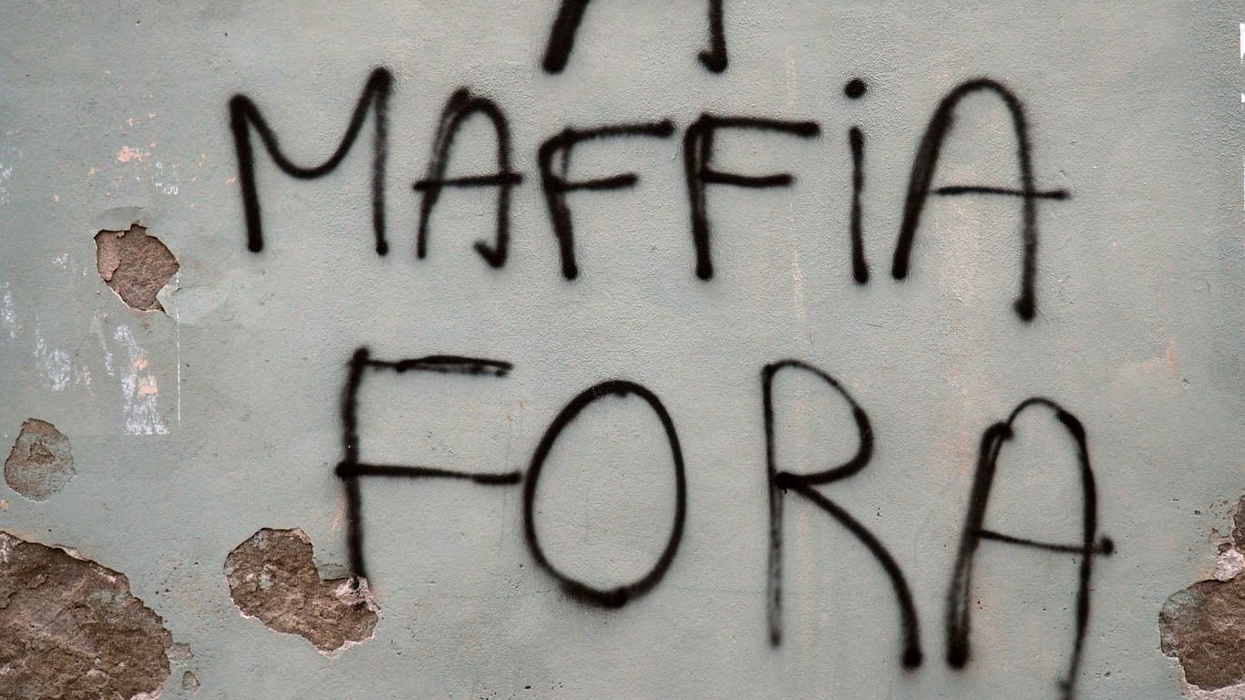 «Mafia raus»