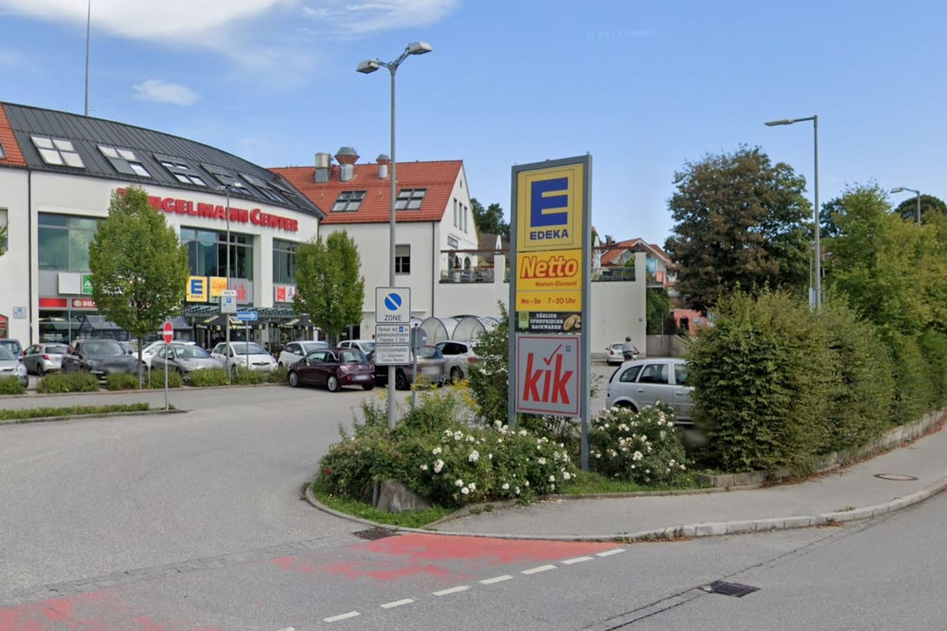 Das Tengelmann Center in Murnau: Vor dem Einkaufszentrum ereignete sich die Tat.