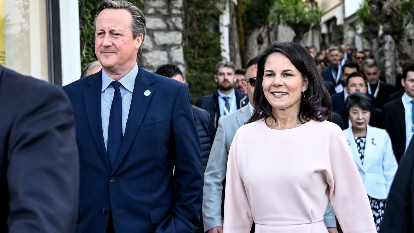 Annalena Baerbock und der britische Außenminister David Cameron beim G7-Treffen auf Capri: Im Angesicht mehrerer globaler Krisen gibt es für den Westen positive Signale.