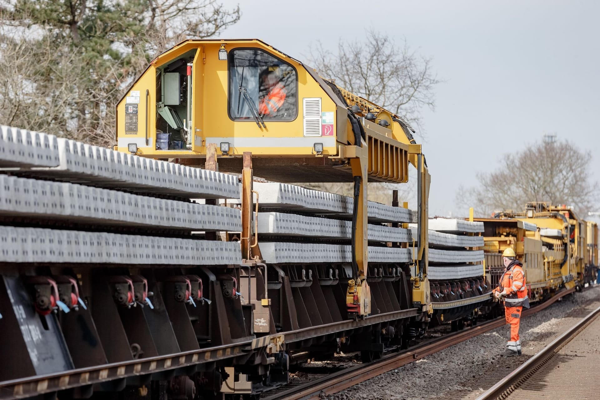 Bahn tauscht Schwellen aus