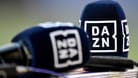 DAZN-Mikrofone (Symbolbild): Der Streamingdienst erhebt schwere Vorwürfe gegen die DFL.
