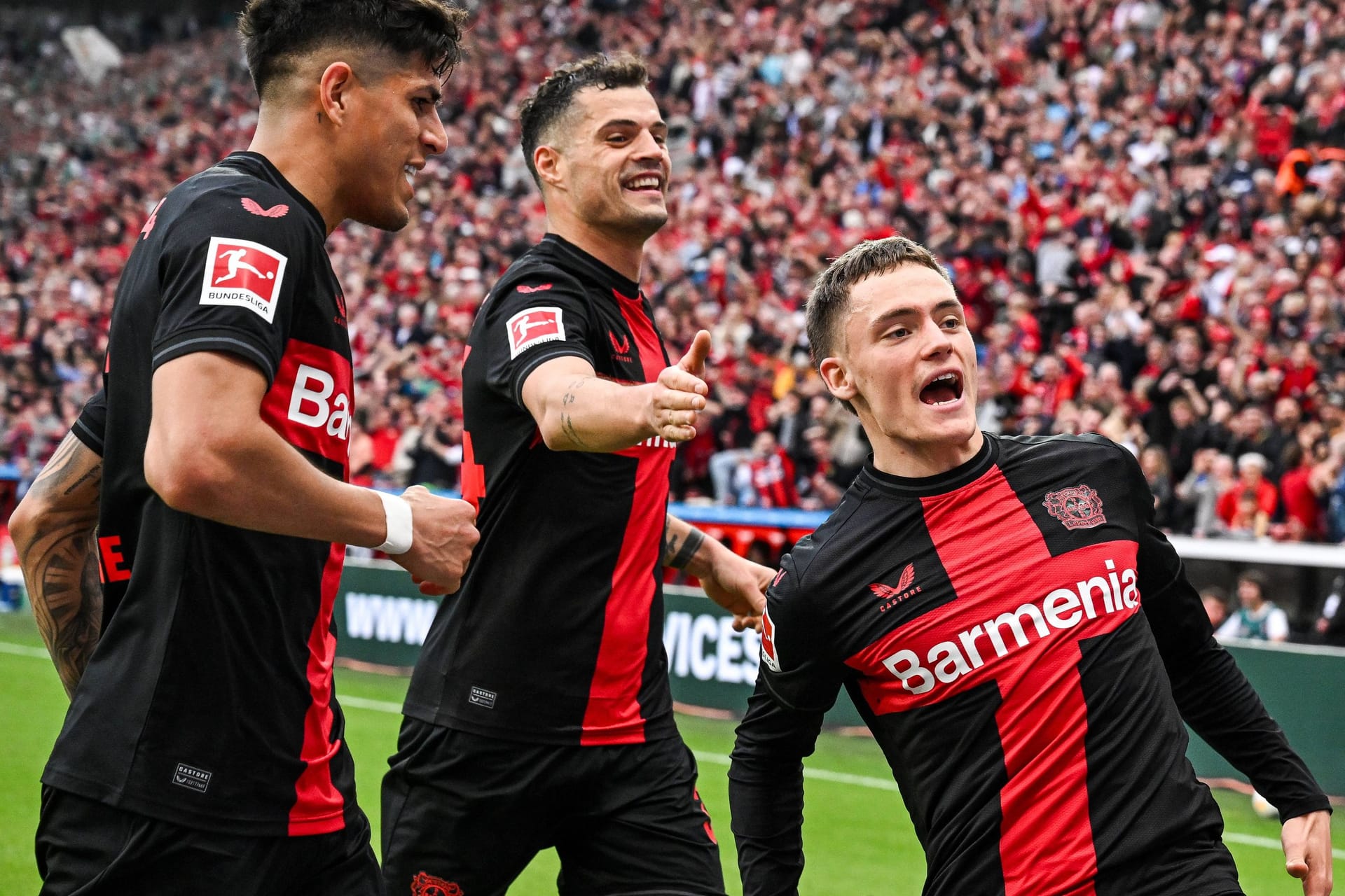 Florian Wirtz (r.) trifft, das Stadion bebt: Bayer Leverkusen ist Deutscher Meister.