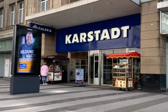 Die Karstadt Kaufhof-Filiale in der Breiten Straße: Am 31. August hat diese Filiale das letzte Mal geöffnet.