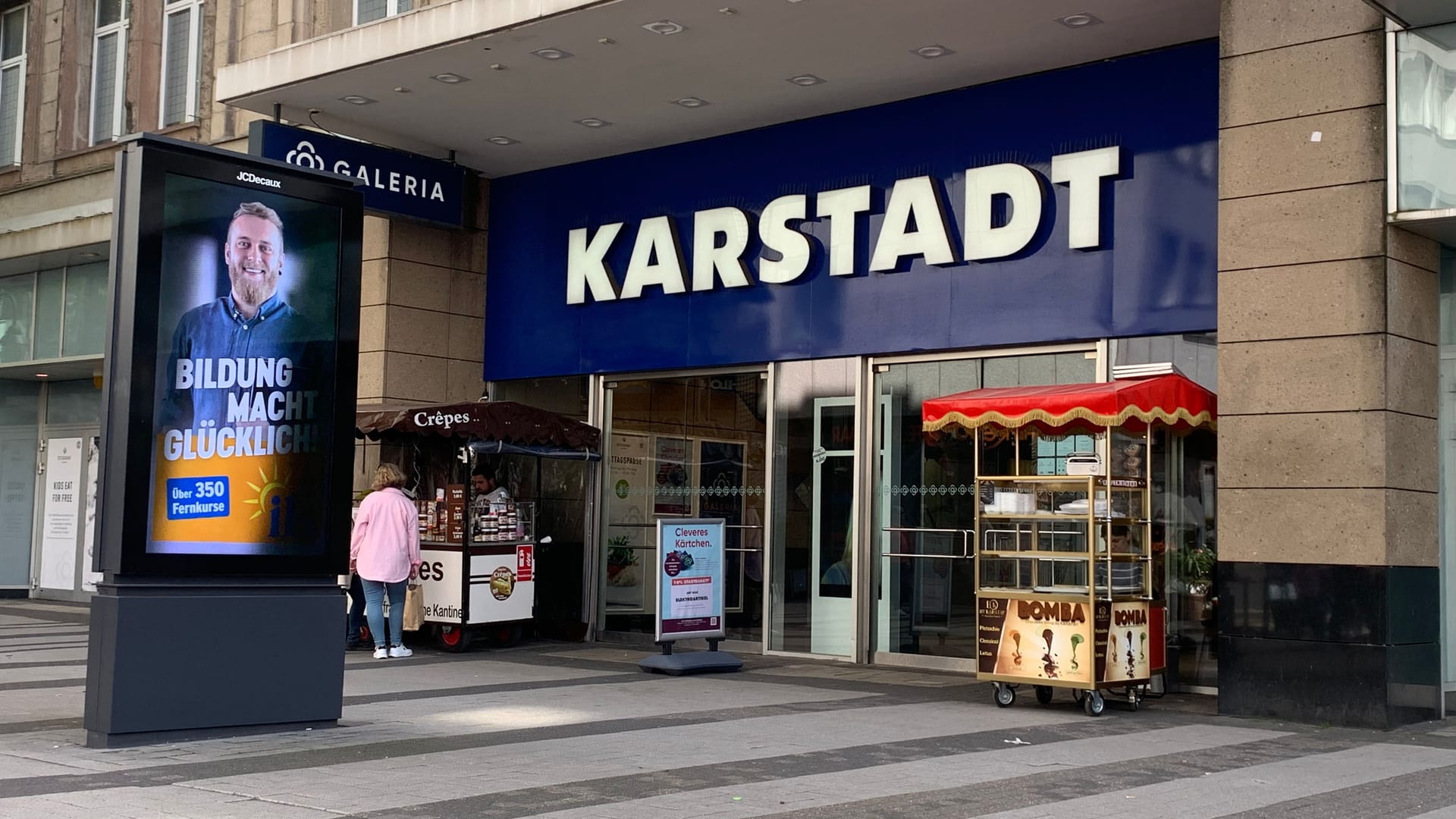 Die Karstadt Kaufhof-Filiale in der Breiten Straße: Am 31. August hat diese Filiale das letzte Mal geöffnet.