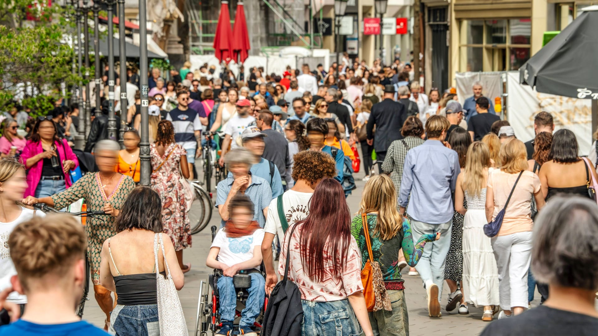 Einkaufsstraße in München: Im Mai erwarten die Deutschen wieder einige gesetzliche Änderungen.