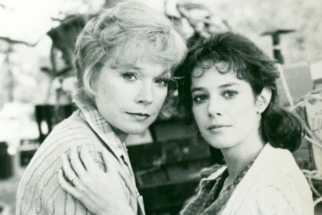 "Zeit der Zärtlichkeit": In dem Drama spielte Shirley MacLaine (links) zusammen mit Debra Winger das Mutter-Tochter-Gespann.