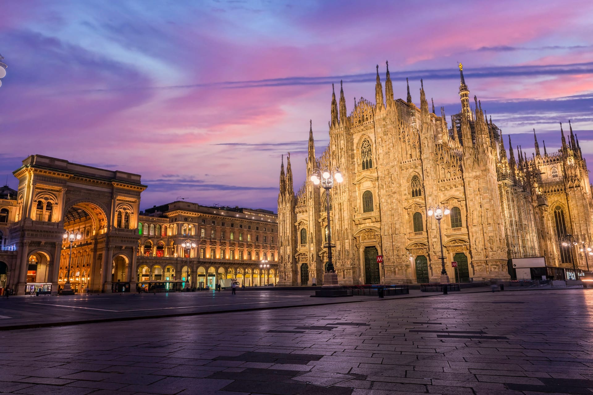 Der Mailänder Dom in den frühen Morgenstunden: Hier tummeln sich Sommer Tausende Menschen auf der Piazza del Duomo.