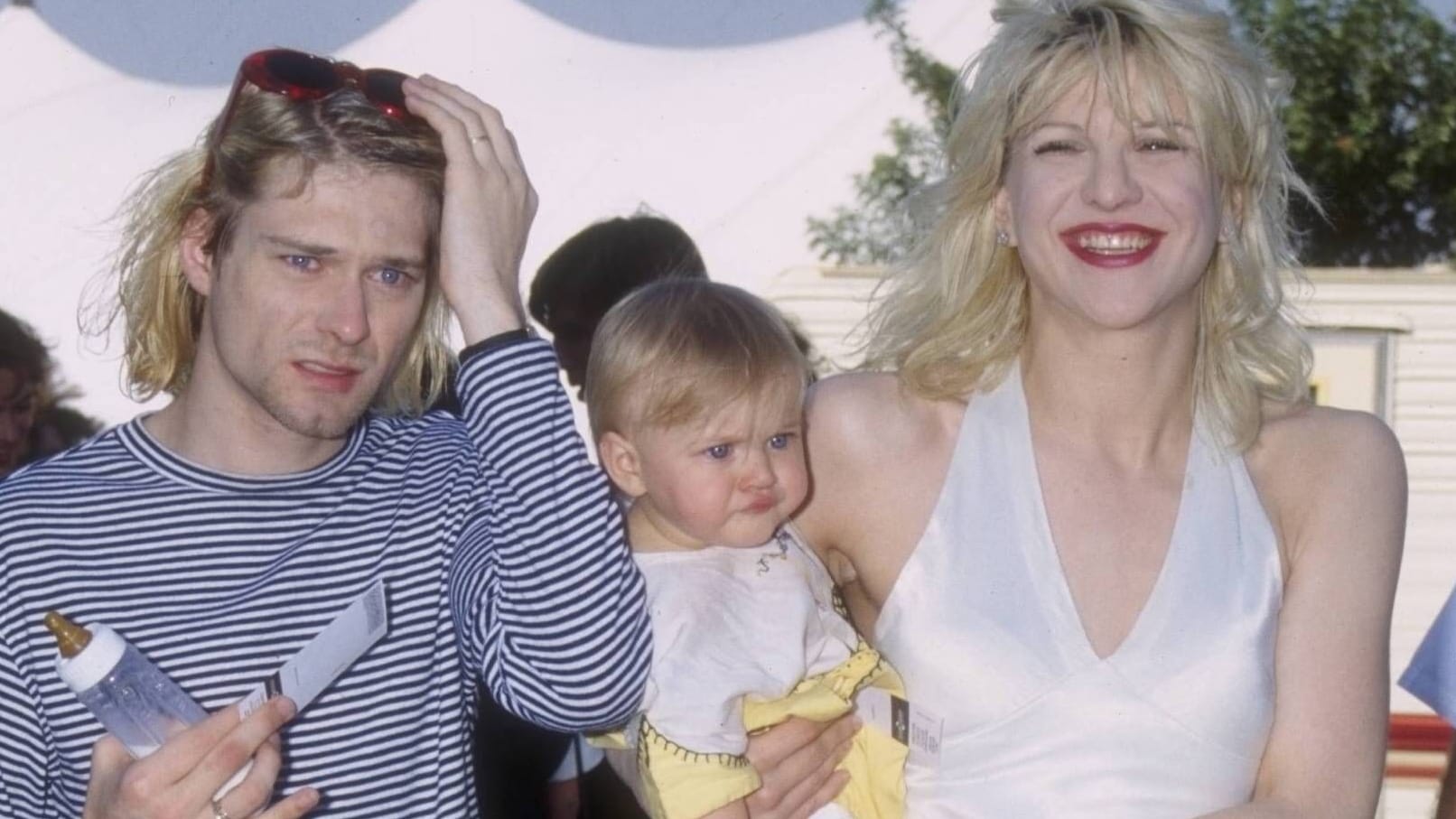 Kurt Cobain mit seiner Tochter Frances Bean Cobain und seine Frau Courtney Love im November 1993.