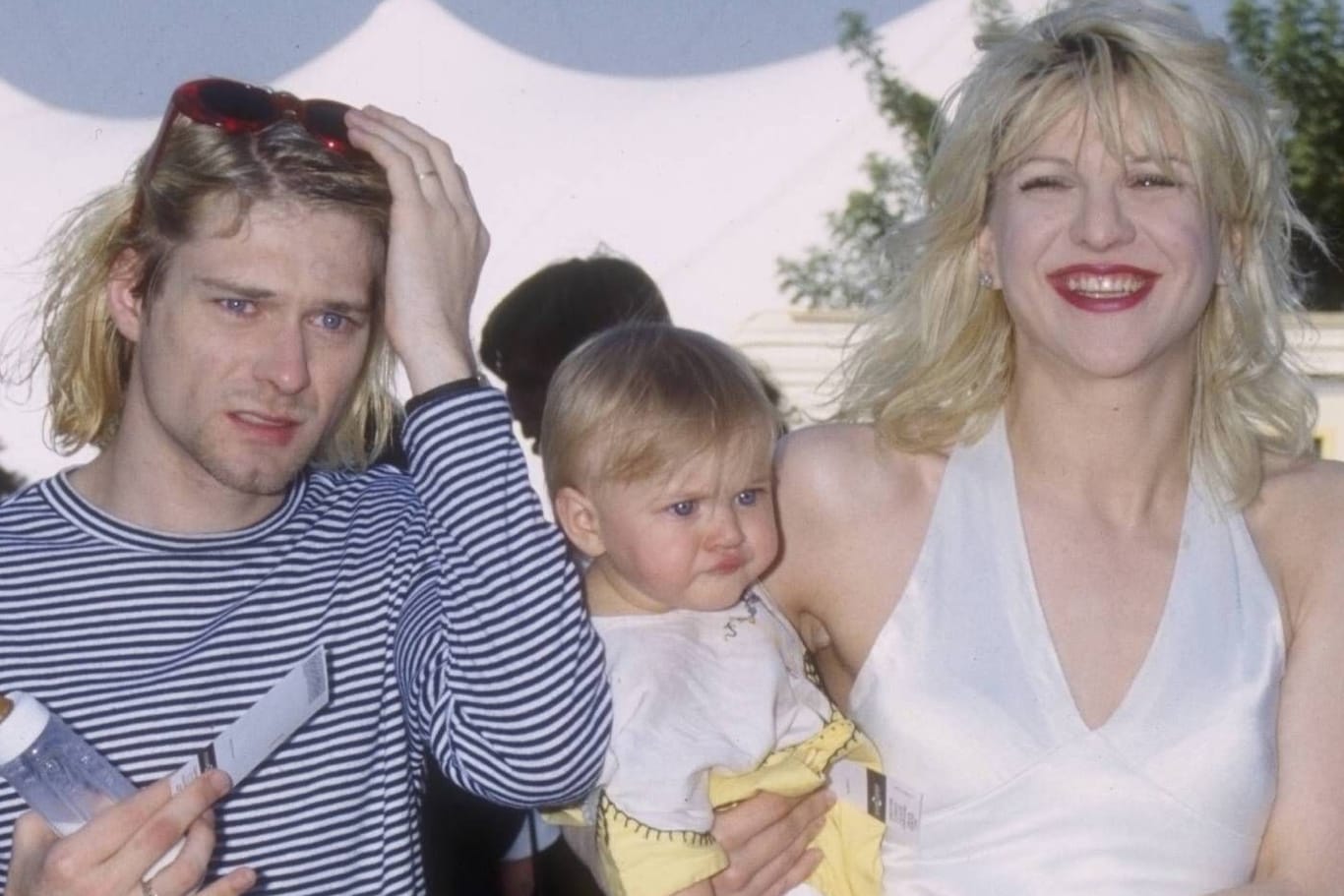 Kurt Cobain mit seiner Tochter Frances Bean Cobain und seine Frau Courtney Love im November 1993.