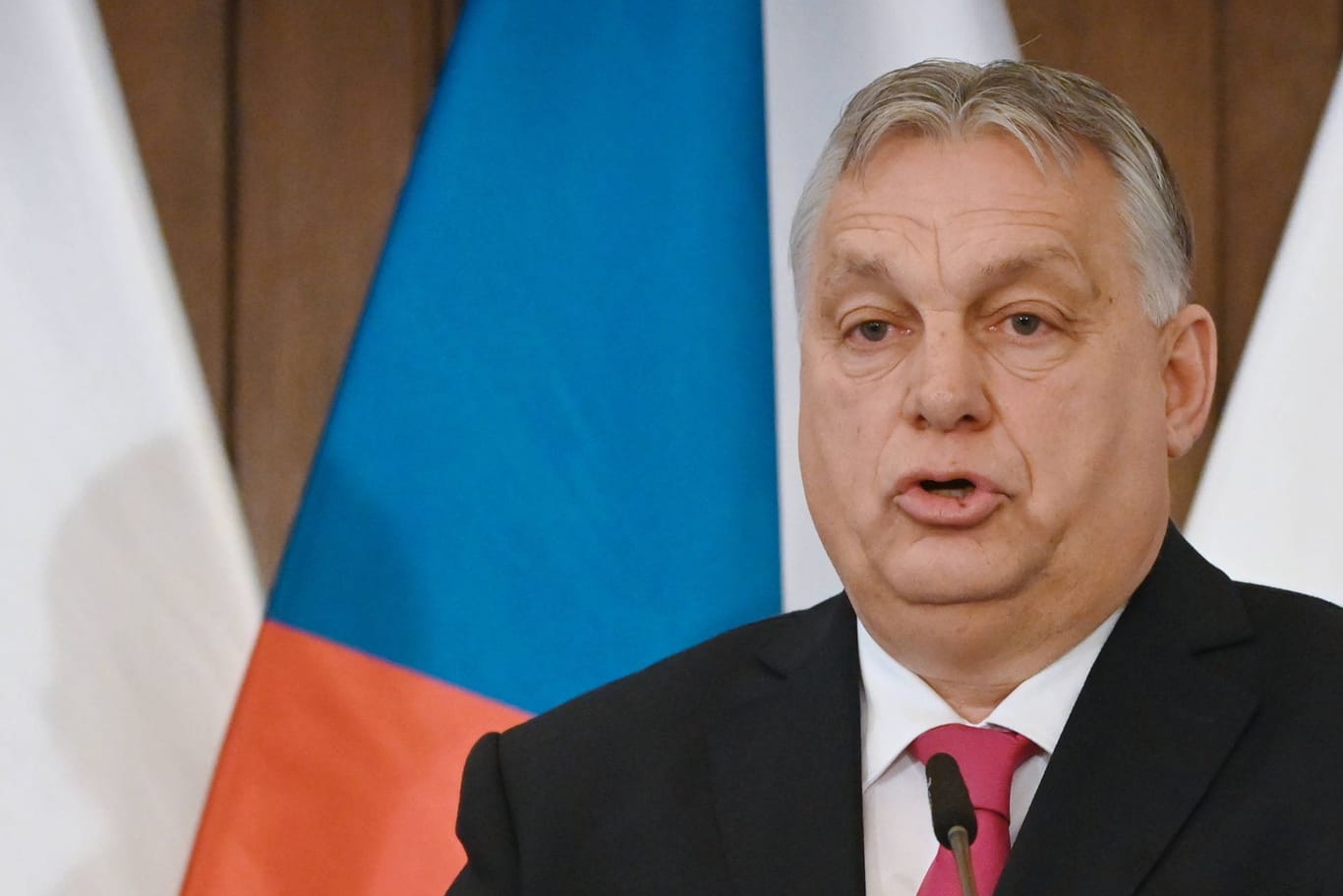 Viktor Orbán spricht bei einer Veranstaltung (Archivbild): Er forderte bei einer Parteiveranstaltung einen Wechsel in Brüssel.