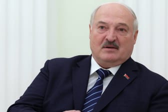 Der belarussische Präsident Alexander Lukaschenko (Archivbild): Laut der staatlichen russischen Nachrichtenagentur hat Belarus einen Drohnenangriff auf Minsk vereitelt.