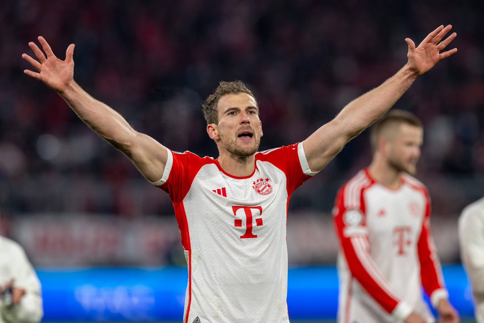 Leon Goretzka: Wichtiger Ballgewinn am eigenen Sechzehner (27.). Warf sich noch in Ödegaards Schuss und fälschte ihn so gefährlich ab. Sein Kopfball klatschte an die Latte (47.). Legte sich den Ball beim Konter zu weit vor (56.). Hielt physisch dagegen. Gute Partie. Note 2