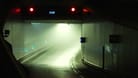 Rauch im Luise-Kiesselbach-Tunnel: Ein Autofahrer konnte sich laut einem Reporter gerade noch retten.