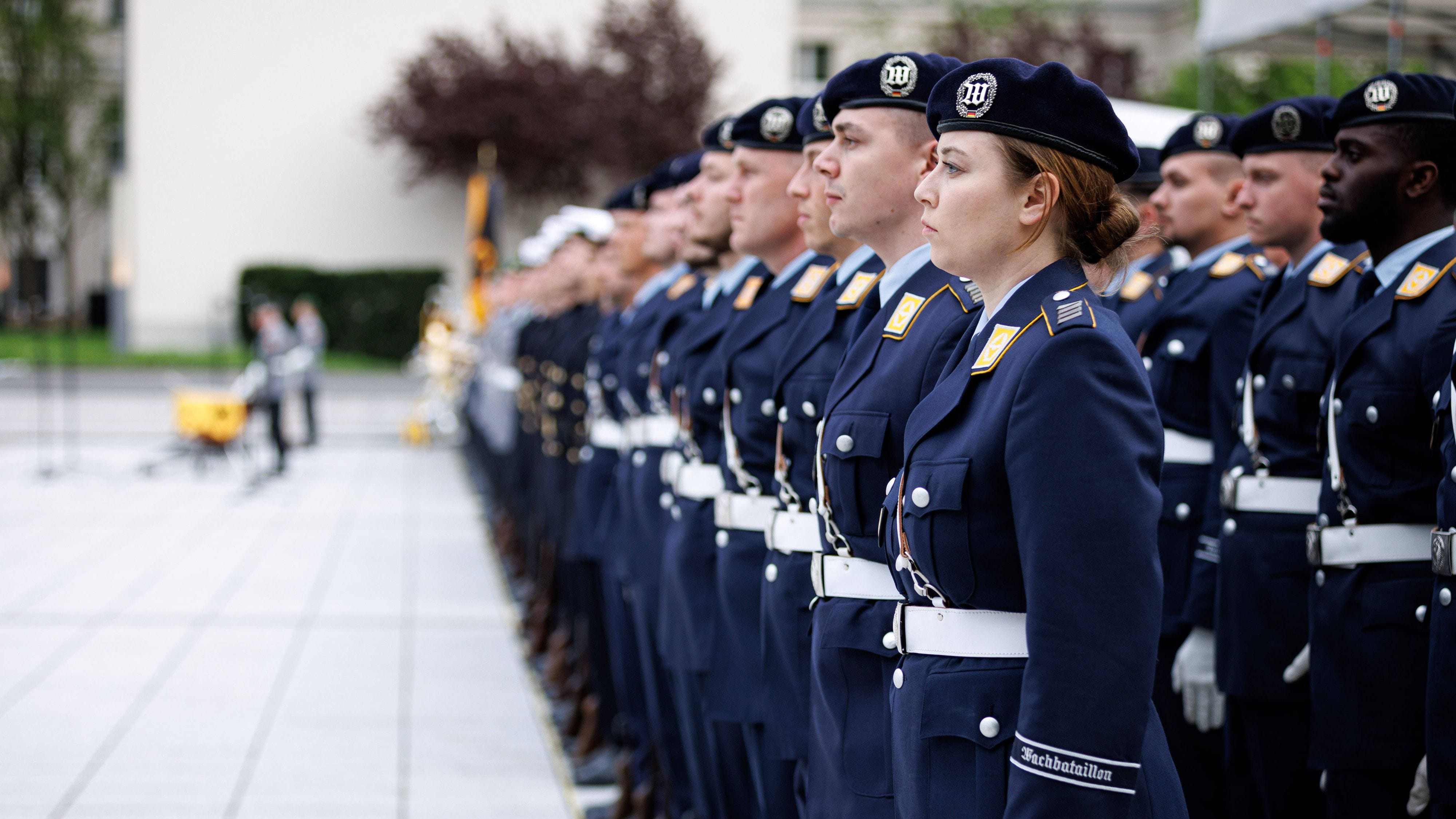 Bundeswehr fehlt Frauen: Aber “Wehrpflicht keine Antwort”