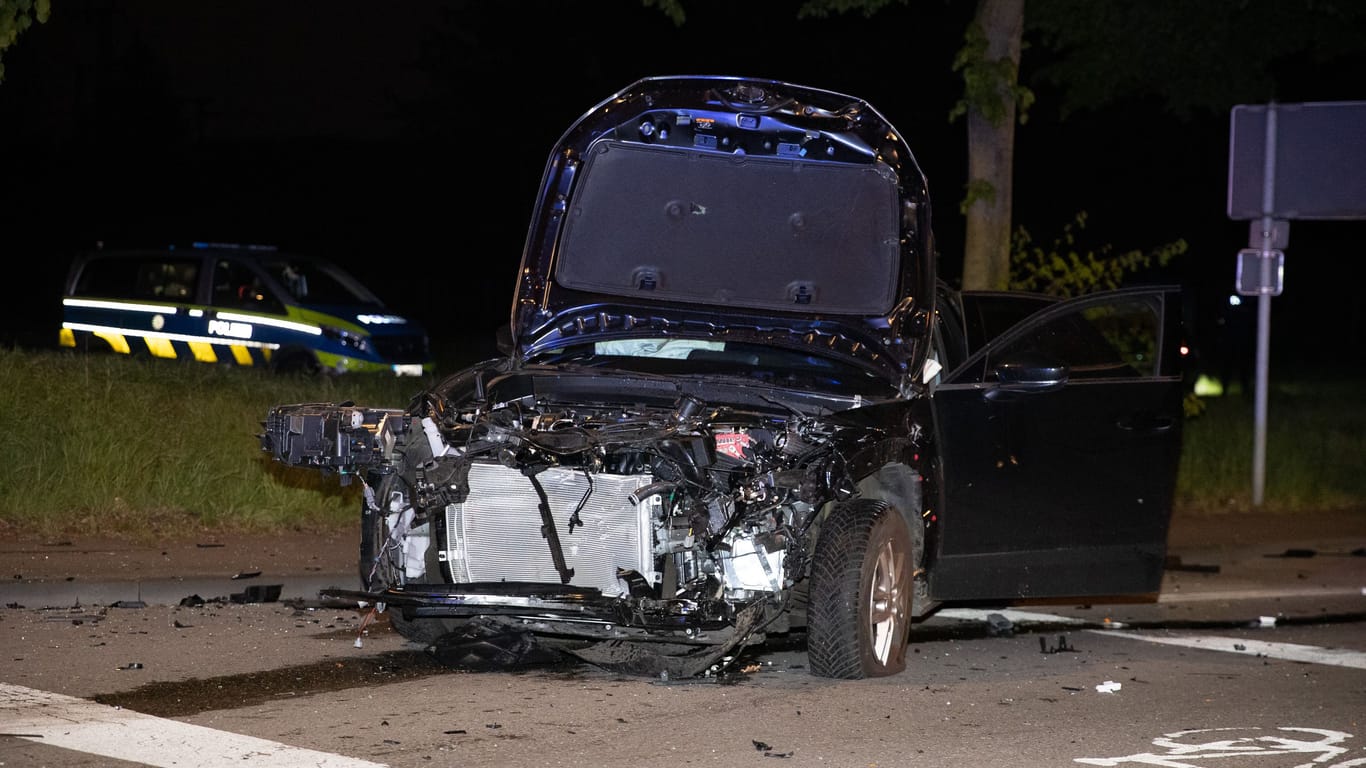 Unfallauto in Bottrop: Die Polizei ermittelt.