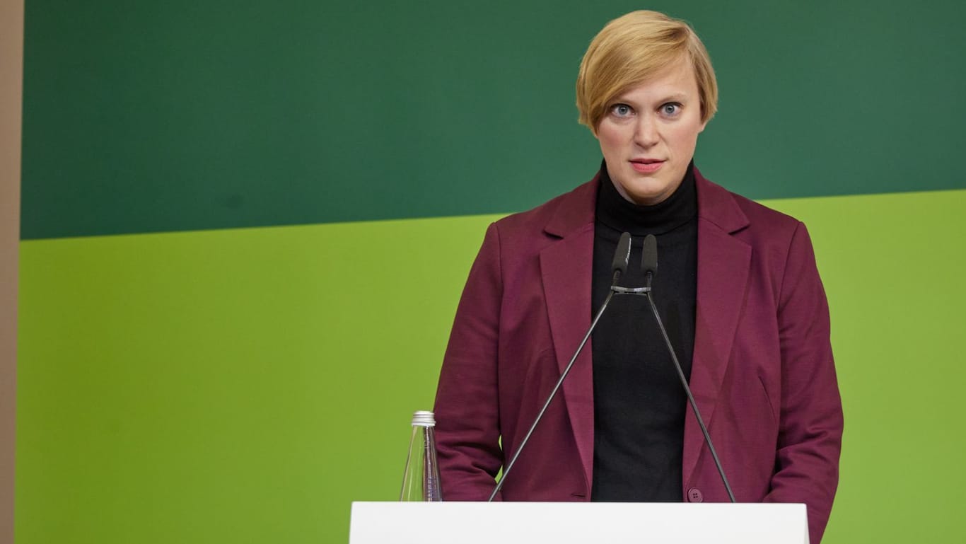 Berlins Grünen-Chefin Nina Stahr (Archivbild): Die Politikerin fordert eine Bildungsdebatte über kostenloses Schulessen hinaus.