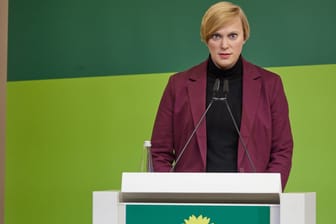 Berlins Grünen-Chefin Nina Stahr (Archivbild): Die Politikerin fordert eine Bildungsdebatte über kostenloses Schulessen hinaus.