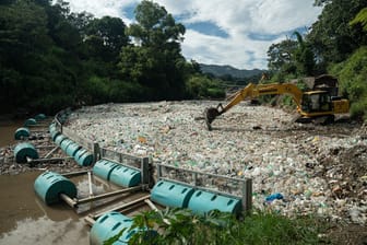 Müll aus dem Fluss Las Vacas
