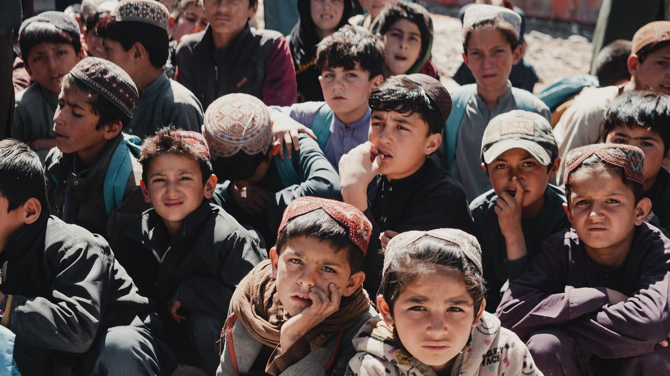 Waisenkinder in der afghanischen Stadt Herat: Viele Kinder haben im Krieg mit den Taliban ihre Eltern verloren.