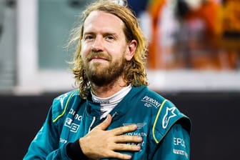 Emotionaler Abschied: Sebastian Vettel im Aston-Martin-Rennanzug bei seinem letzten Rennen in Abu Dhabi 2022.