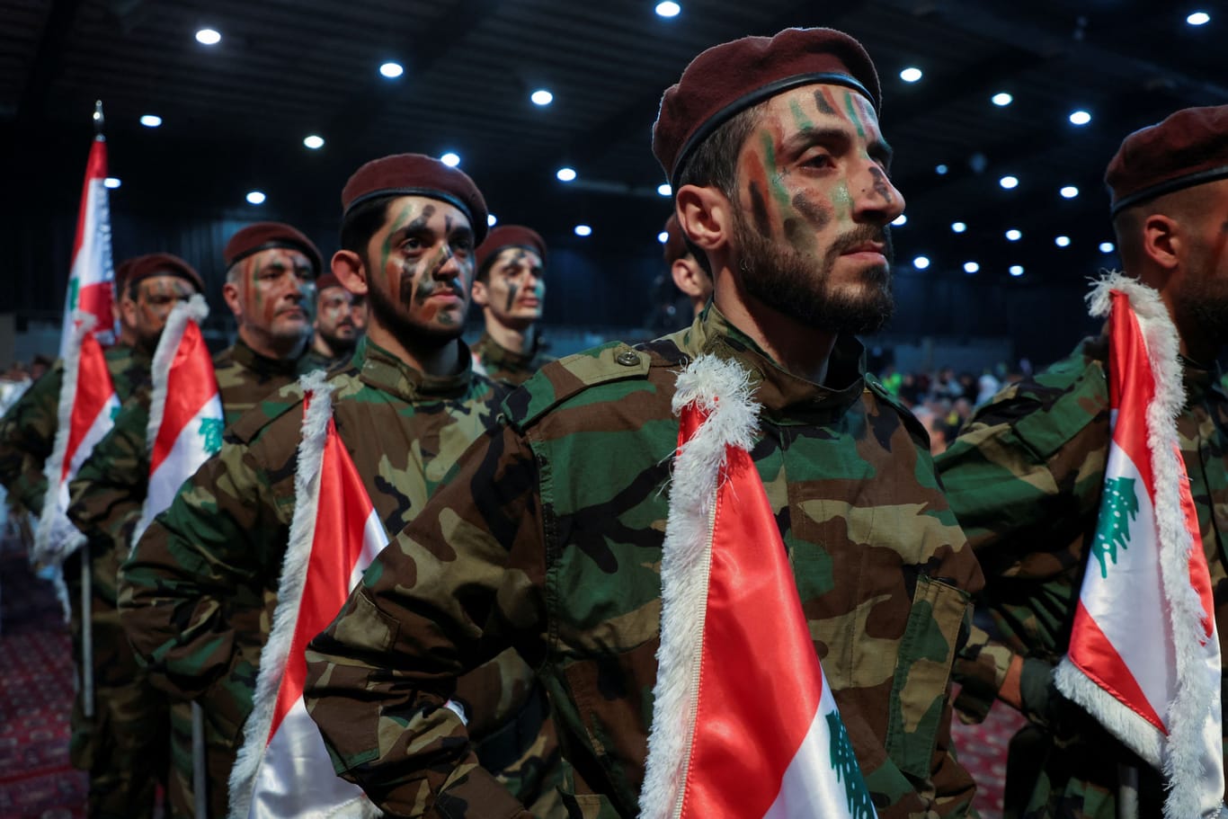 Kämpfer der radikalislamischen Hisbollah bei einer Parade am al-Quds-Tag 2024 in Beirut.